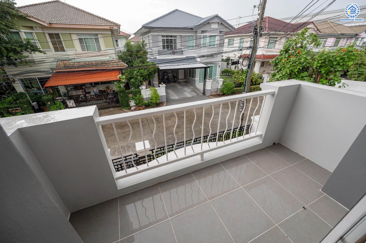 บ้านมือสองตกแต่งใหม่ โครงการ นันทวัน พระราม5 ตกแต่งหรูหรา หลังใหญ่กว่า 62 ตร.ว. ฟังก์ชันจัดเต็ม 3 ห้องนอน 2 ห้องน้ำ จอดรถได้ 2 คัน รองรับทุกความสุข ทำเลเดินทางสะดวก ใกล้ทางด่วน "กาญจนาภิเษก" และรถไฟฟ้า "สถานีบางรักใหญ่"...